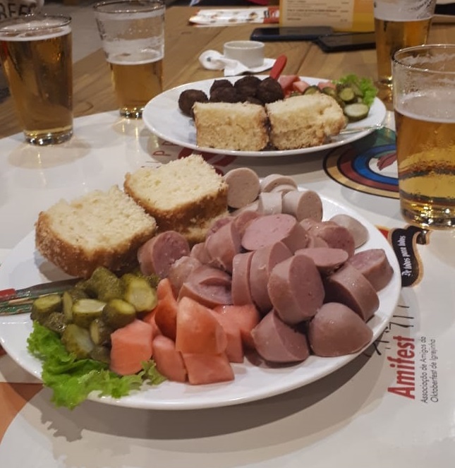 Gastronomia variada é atração na 32ª Oktoberfest de Igrejinha