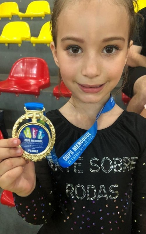 Taquarense conquista medalha de ouro na Copa Mercosul de Patinação Artística