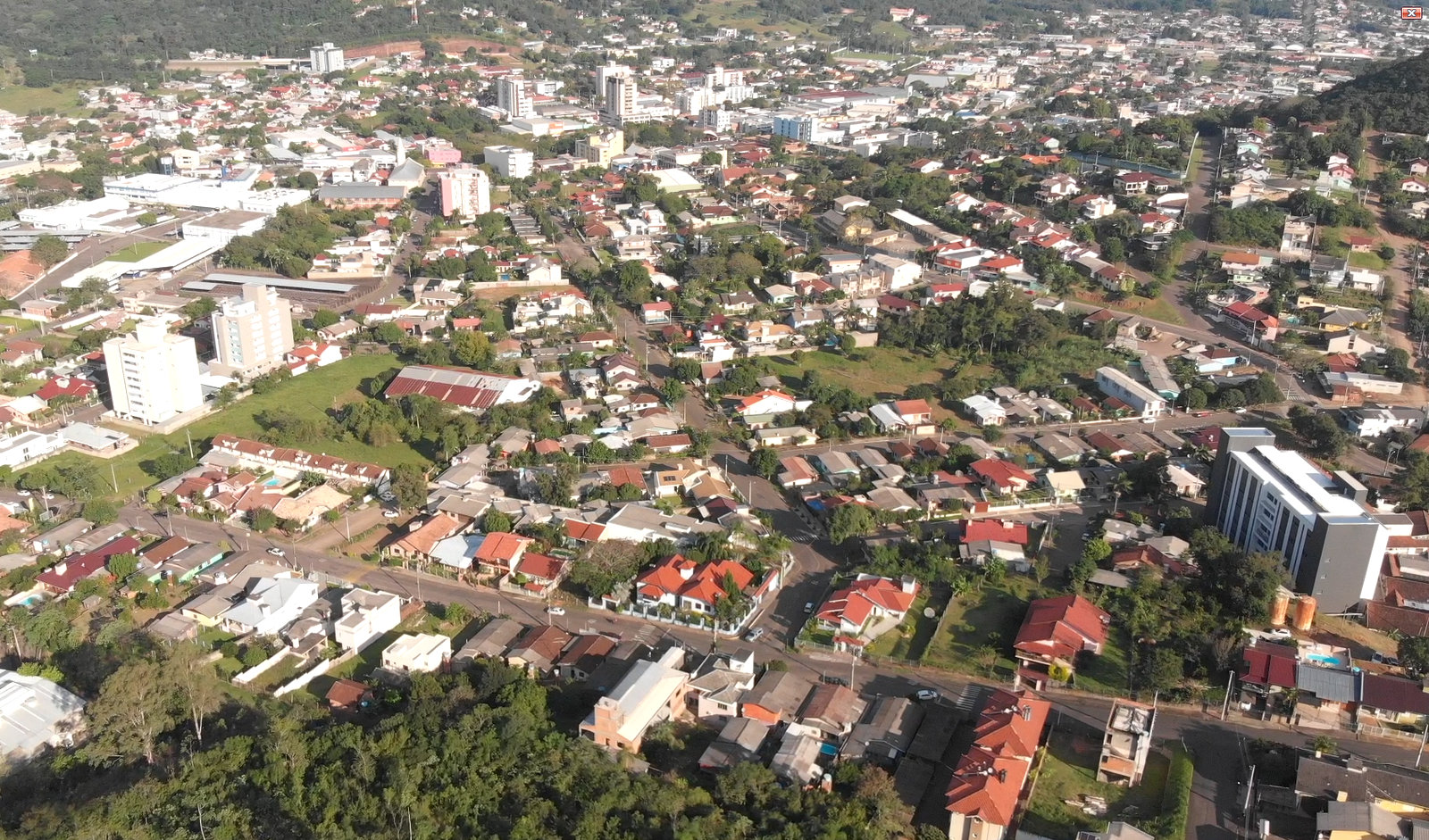 Prefeitura e entidades parceiras promovem campanha de valorização do comércio local em Parobé