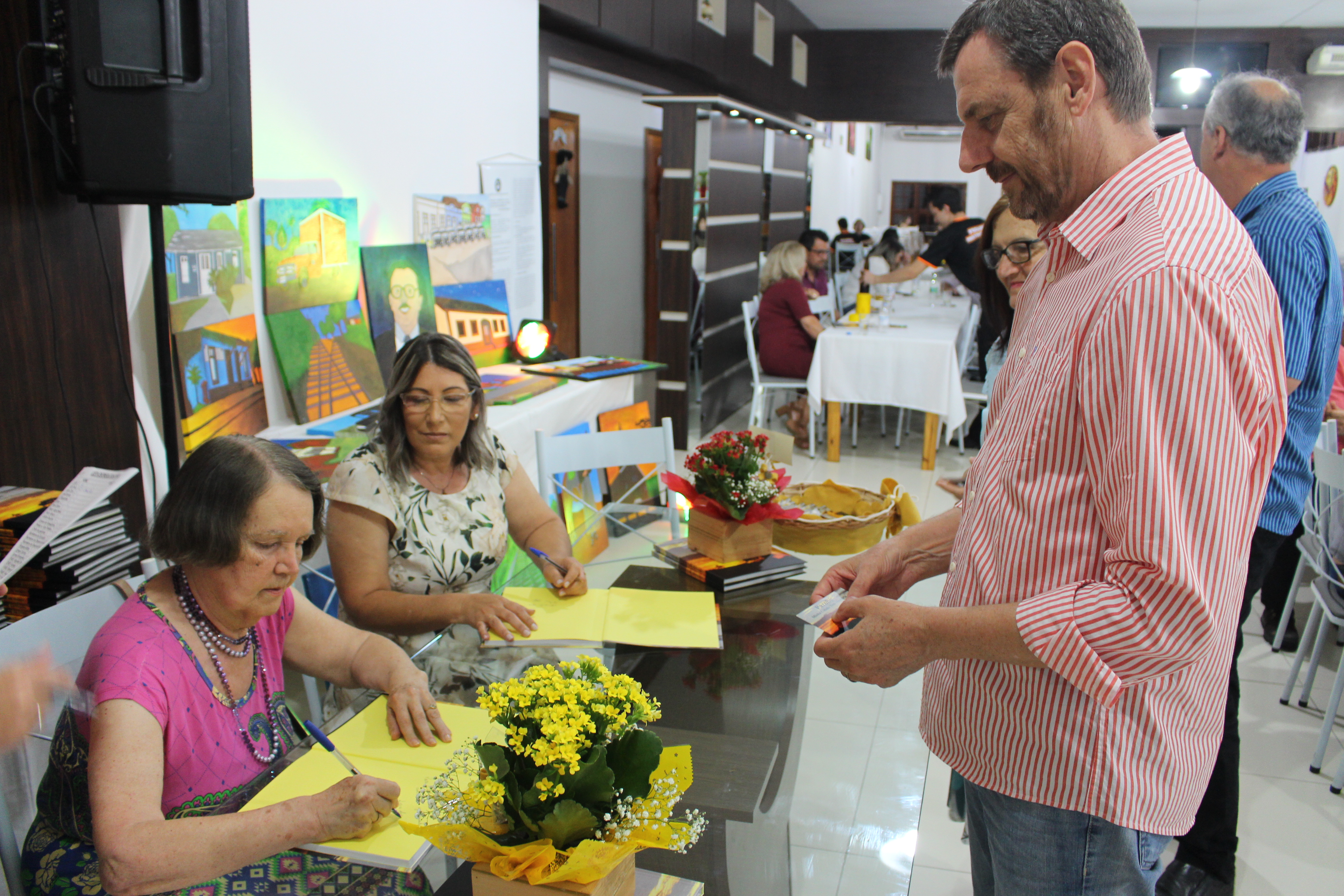Lançado livro sobre a história de Parobé