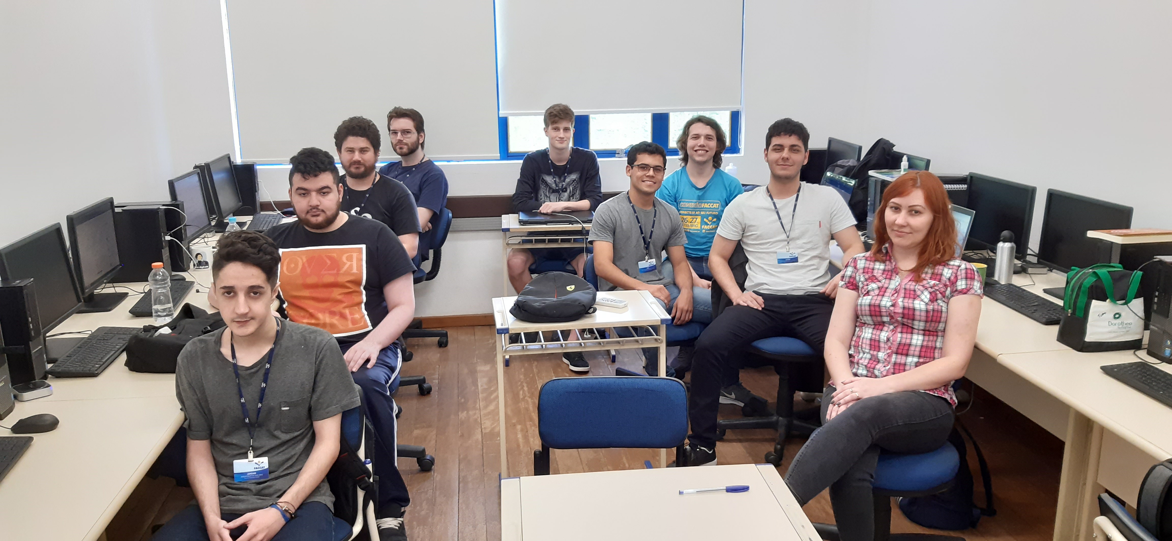 Alunos da Faccat desenvolvem sistemas de e-commerce para rede de farmácias do Estado