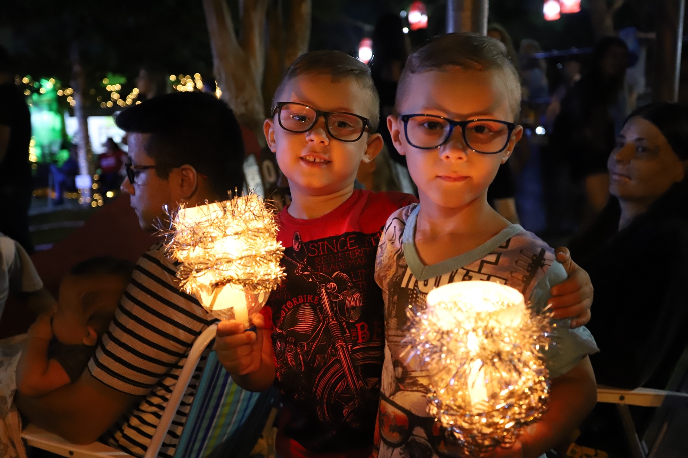 Caminhada das Lanternas e apresentações musicais fizeram Três Coroas brilhar no último final de semana