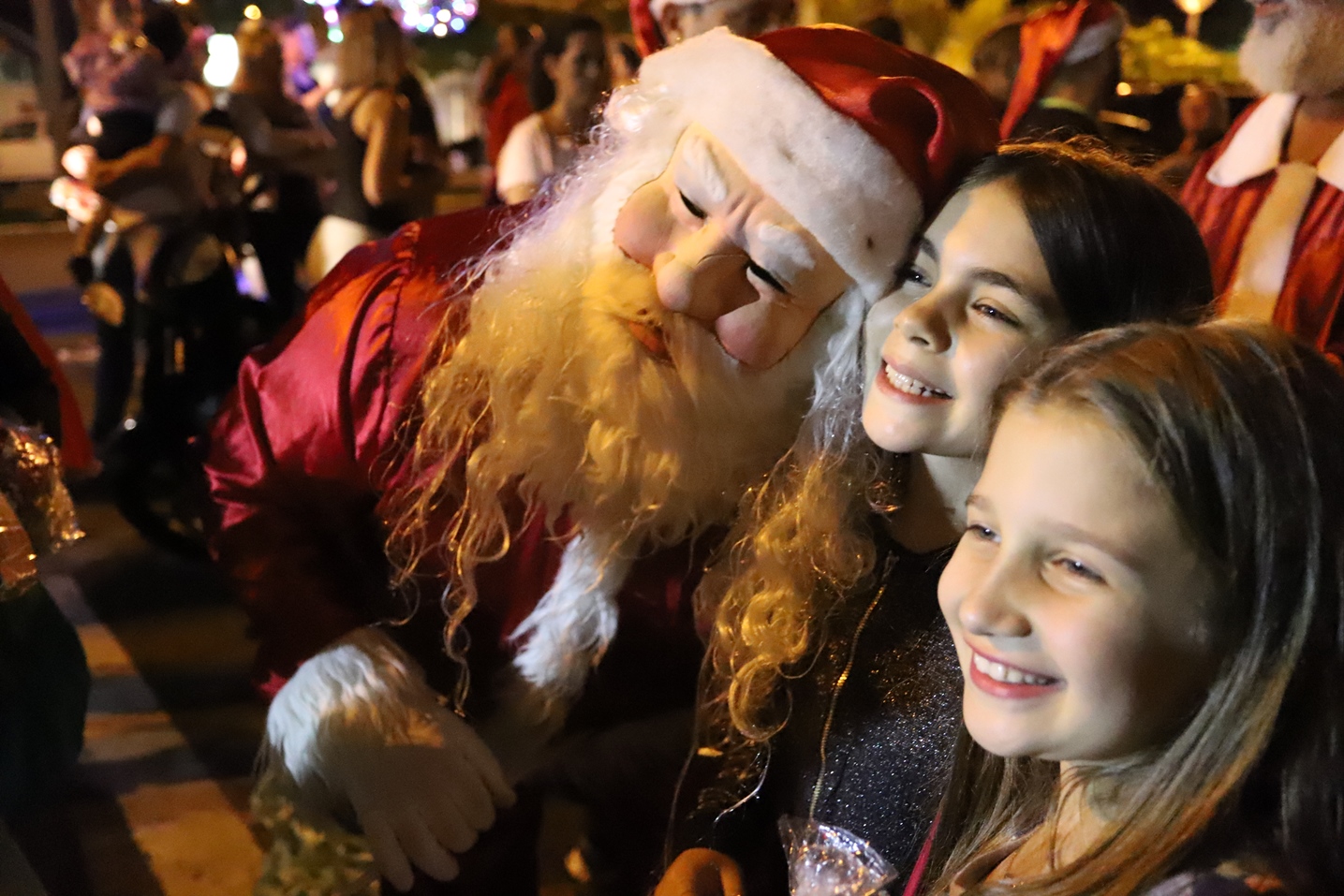 Chegada do Papai Noel fechou a programação natalina de Três Coroas