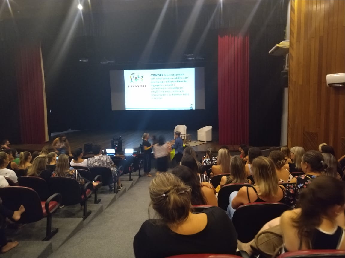 Especialista realiza palestra de boas vindas para professoras de Três Coroas