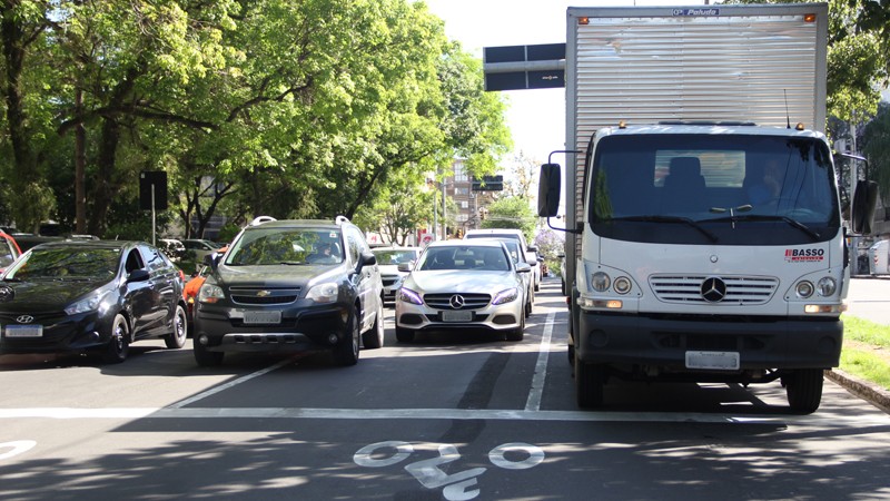 Preço da gasolina pode cair 44 centavos em 2022, diz governo do Estado