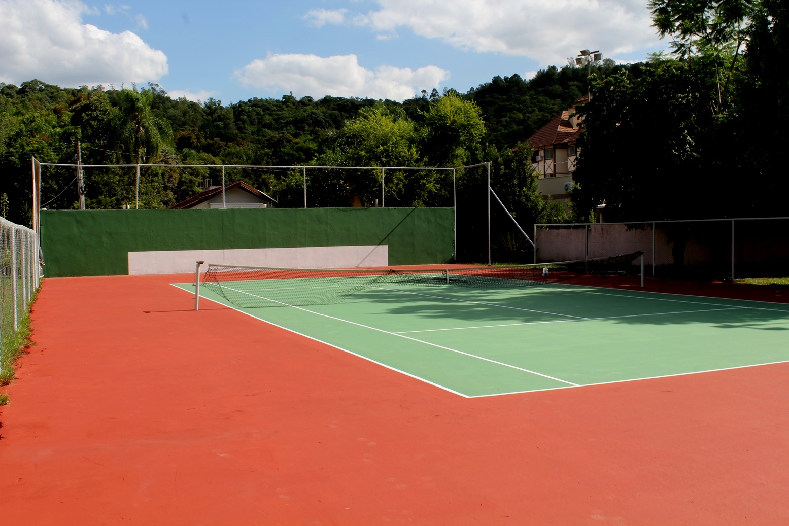 Quadra de tênis passa por reforma em Três Coroas