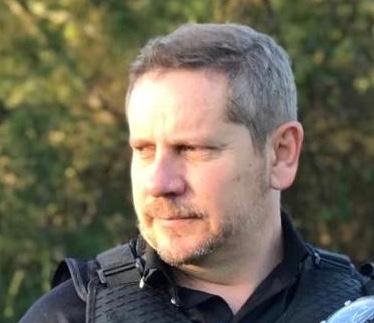 Nem tanto ao céu, nem tanto à terra, por Heliomar Franco