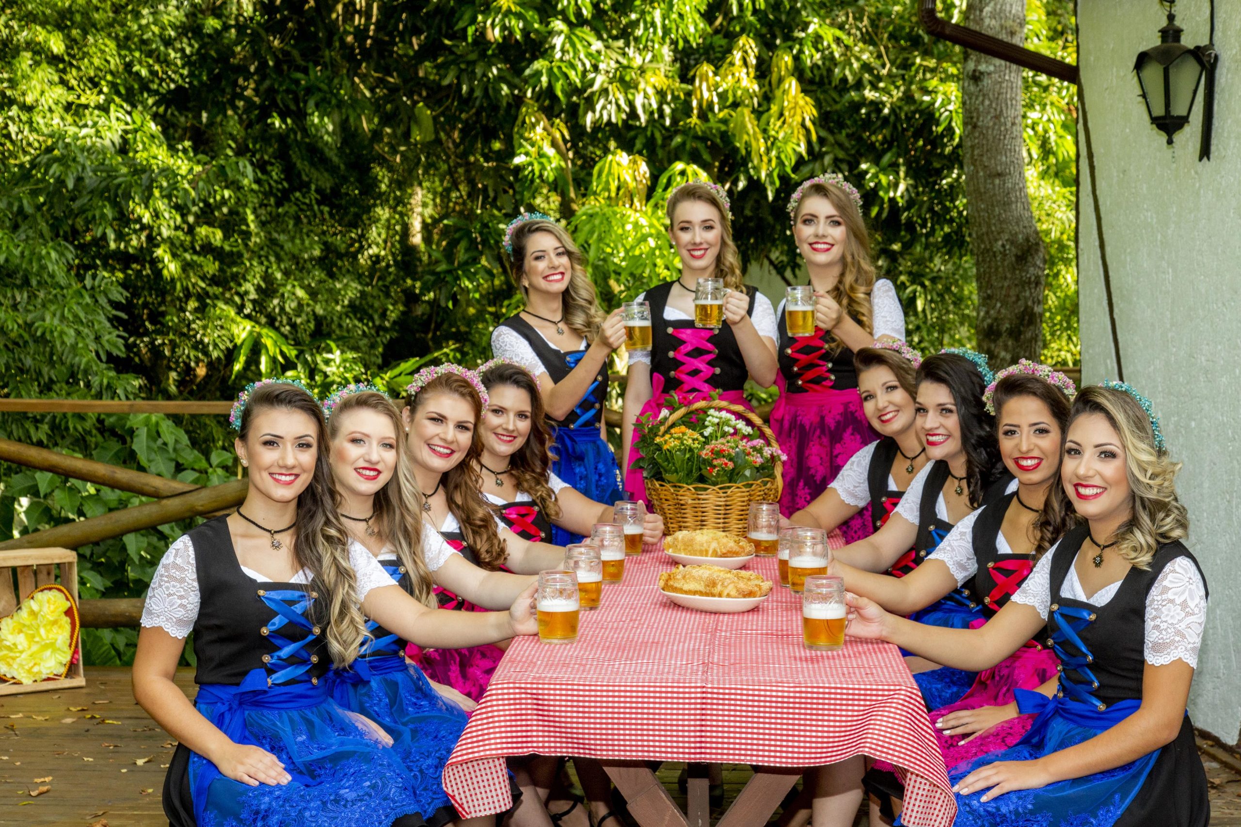 Amifest divulga fotos oficiais das candidatas a Soberanas da 33ª Oktober de Igrejinha