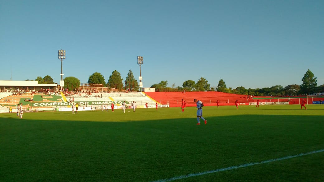 Em empate, marcado por cartões amarelos e expulsão, Igrejinha conquista um ponto fora de casa