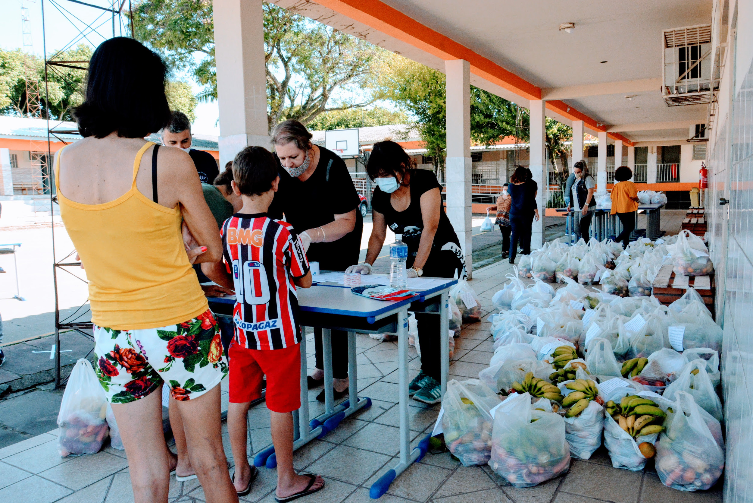 Taquara já entregou mais de 1,3 mil kits da Merenda Escolar e Agricultura Familiar
