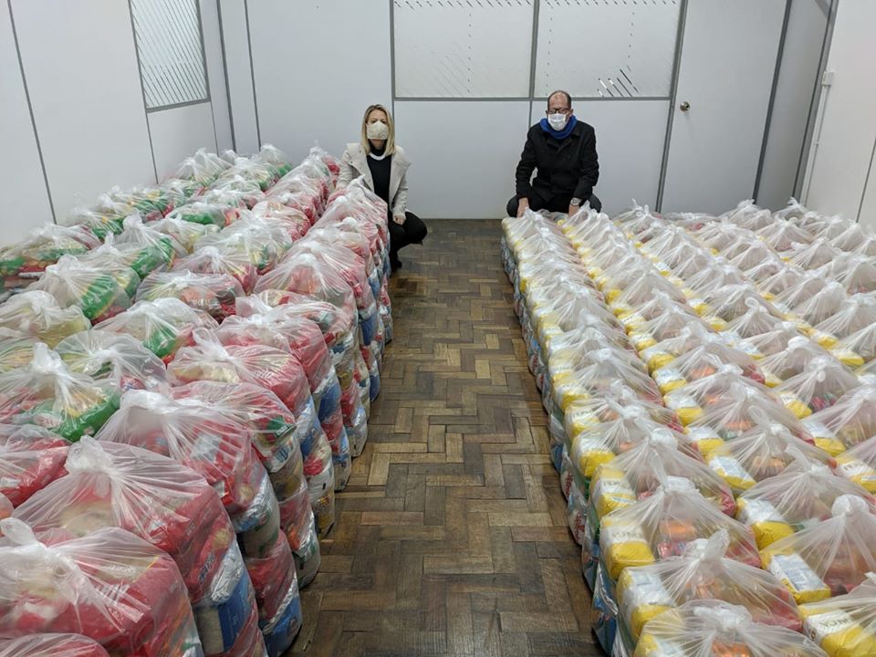 Igrejinha distribui 2,6 mil kits de alimentação para famílias de estudantes