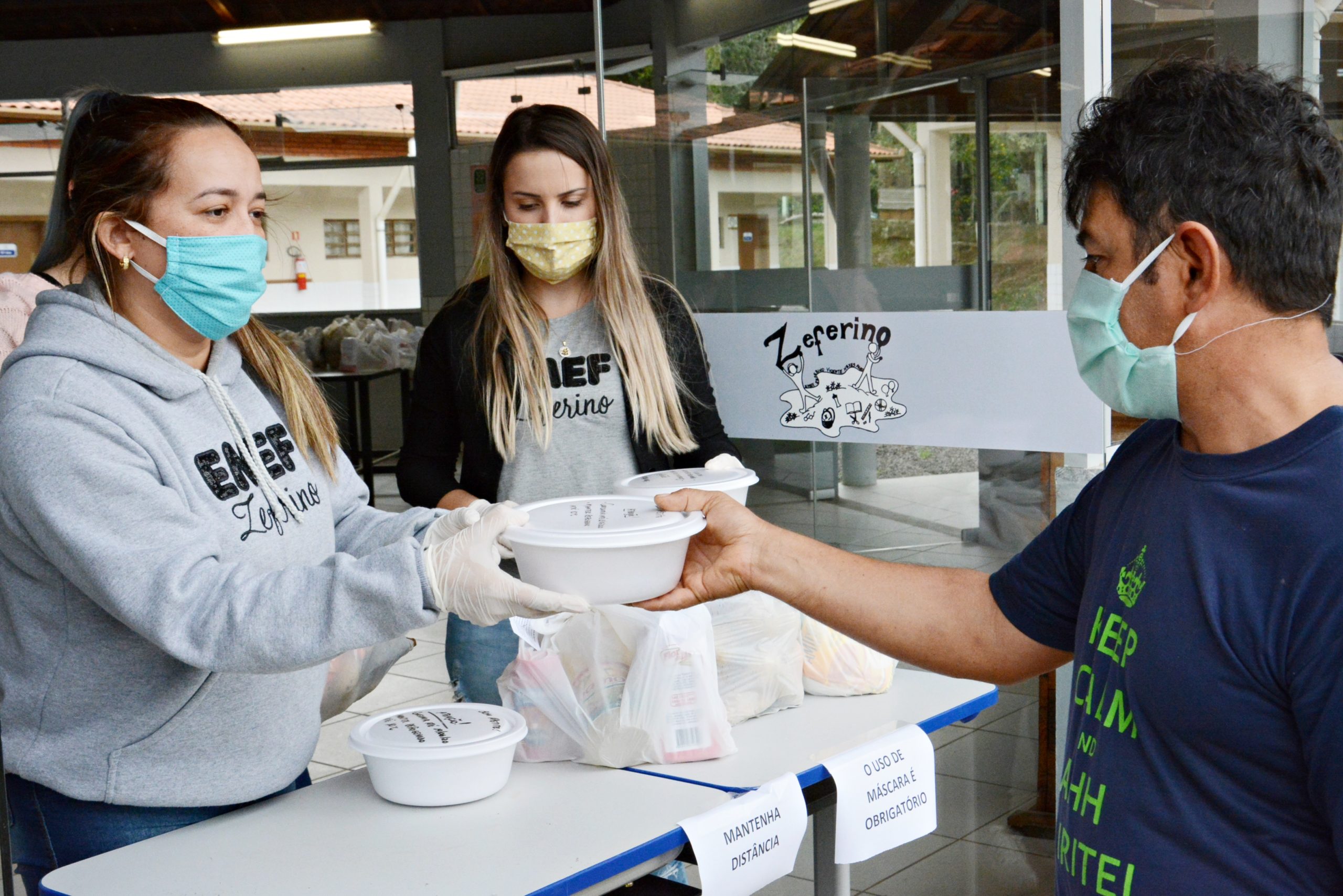 Administração taquarense distribui marmitas de risoto e arroz carreteiro aos alunos da rede municipal