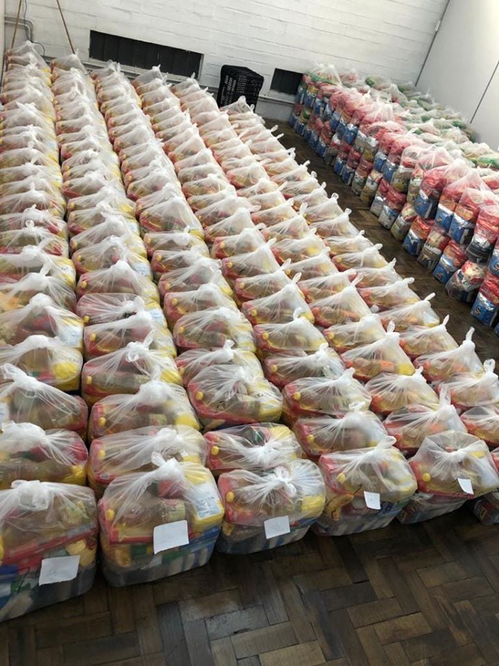 Igrejinha dá sequência à distribuição de kits da merenda escolar para famílias