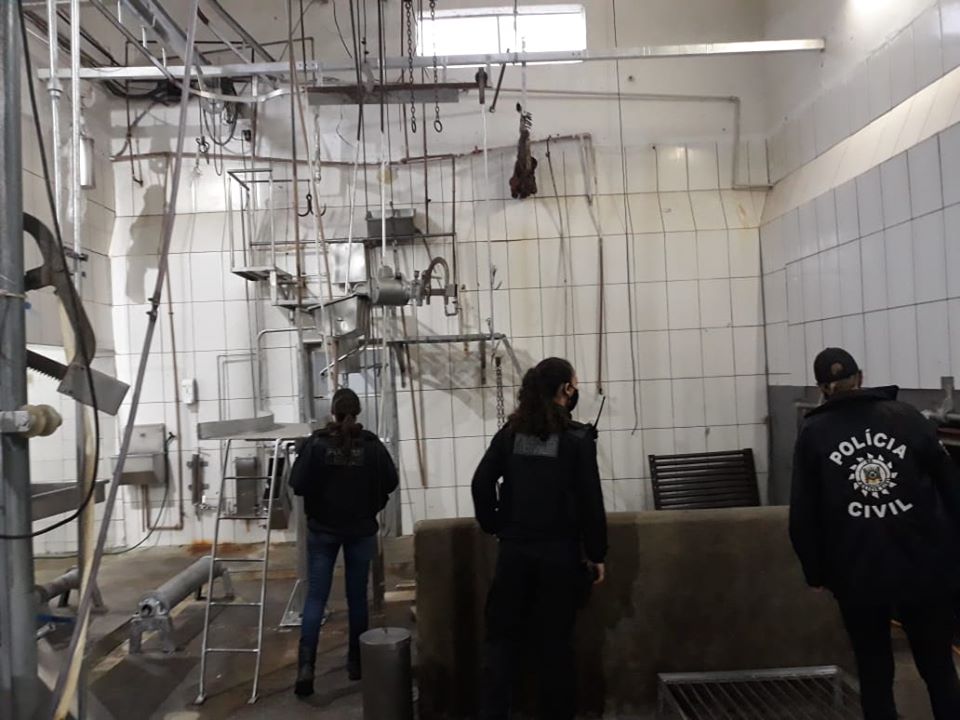Polícia Civil prende dono de frigorífico que vendia carne em condições impróprias para o consumo em Taquara