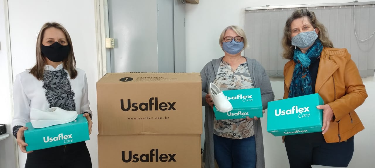 Usaflex doa sapatos para Secretaria de Saúde de Igrejinha e três hospitais da região