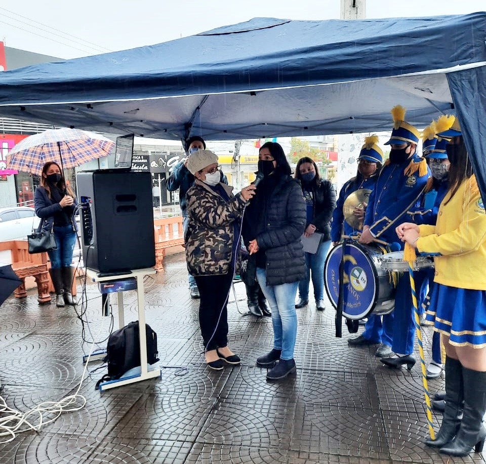 Maestro Newton Macedo é homenageado durante o encerramento da Semana da Pátria em Taquara