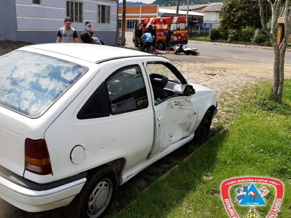 Colisão envolvendo carro e moto resulta em ferido em Igrejinha