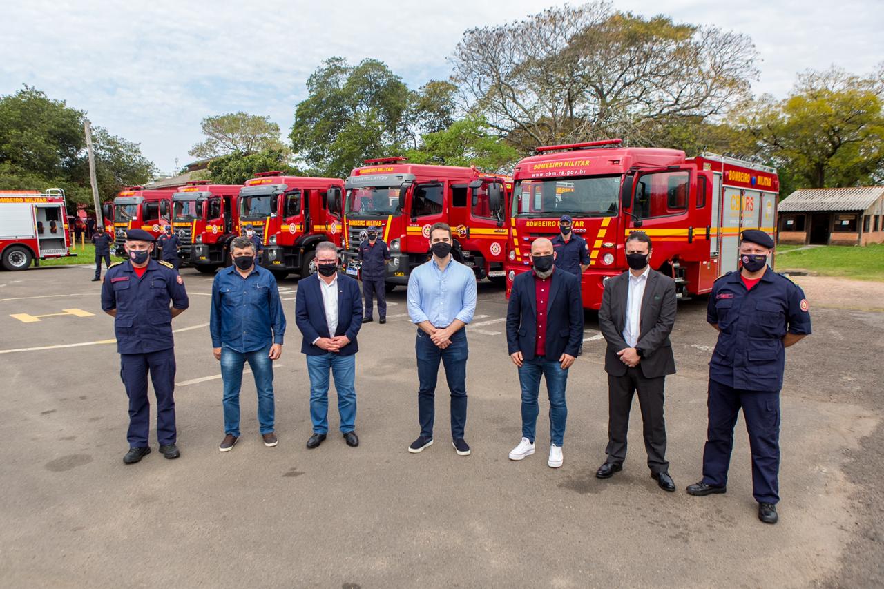 Taquara recebe caminhão de bombeiros numa parceria entre Prefeitura e Governo do Estado