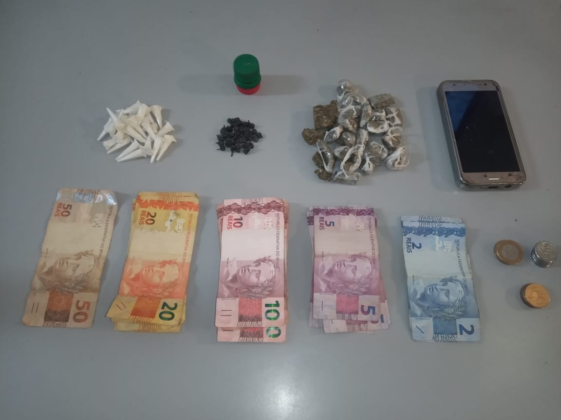 BM prende homem e apreende menor por tráfico de drogas, em Taquara