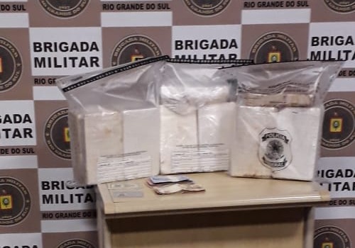 Casal é preso com 21 quilos de cocaína, na ERS-239, em Taquara