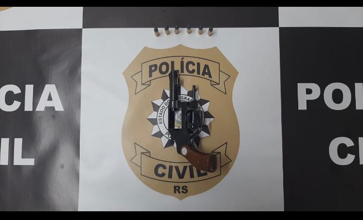Polícia Civil apreende arma durante cumprimento de mandado em Igrejinha