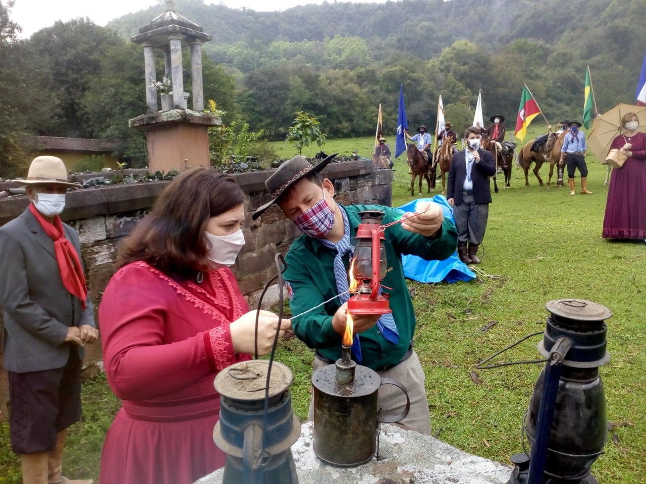Distribuição da Chama Crioula dá início às comemorações da Semana Farroupilha na região