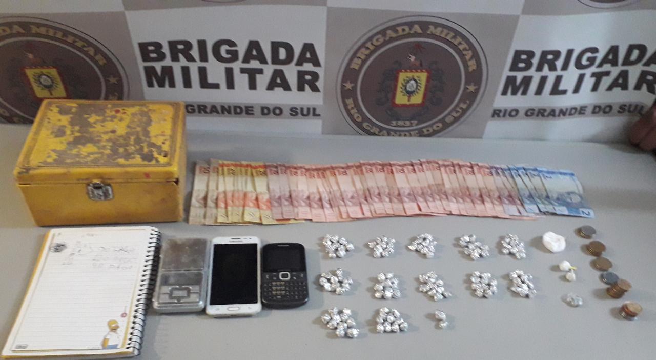Três indivíduos são presos por tráfico de drogas em Taquara