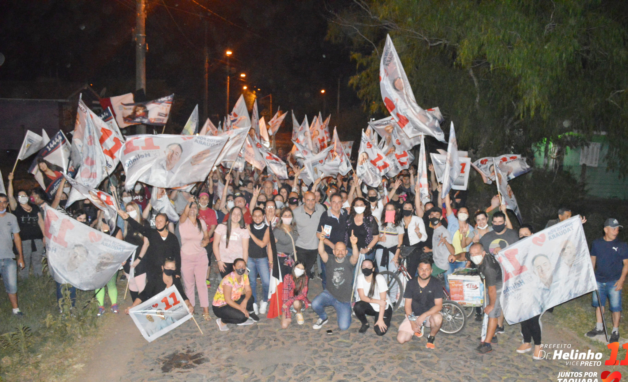 Dr. Helinho e Preto realizaram caminhada no bairro Mundo Novo, nesta quinta (22)