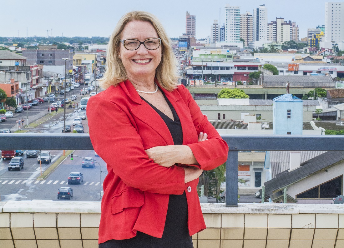 Taquarense lança livro com dicas para encontrar felicidade na carreira profissional