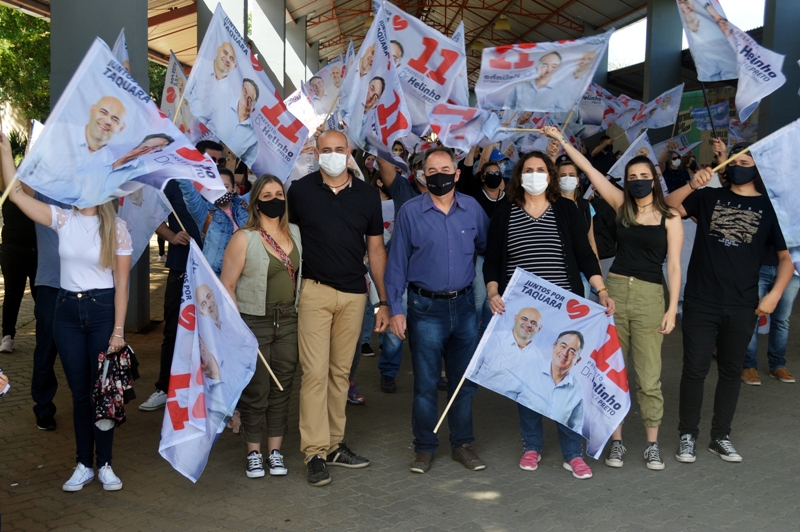 Dr. Helinho e Preto realizam caminhadas no Centro e no bairro Jardim do Prado em Taquara