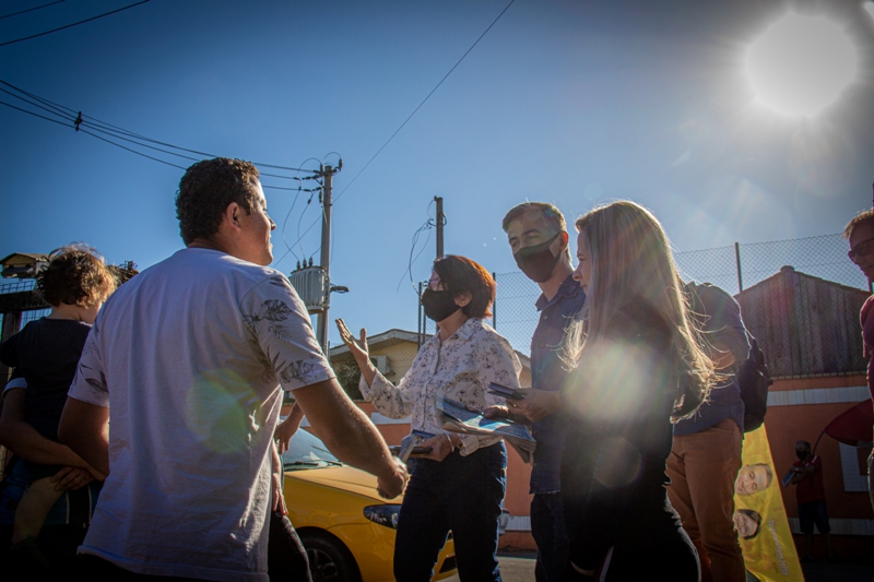 Fifi e Eva realizaram caminhadas no Centro e no bairro Petrópolis