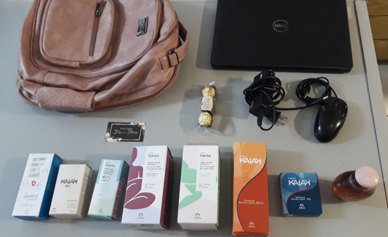 Homem é preso por furto de noteboook, cosméticos e chocolates em Taquara