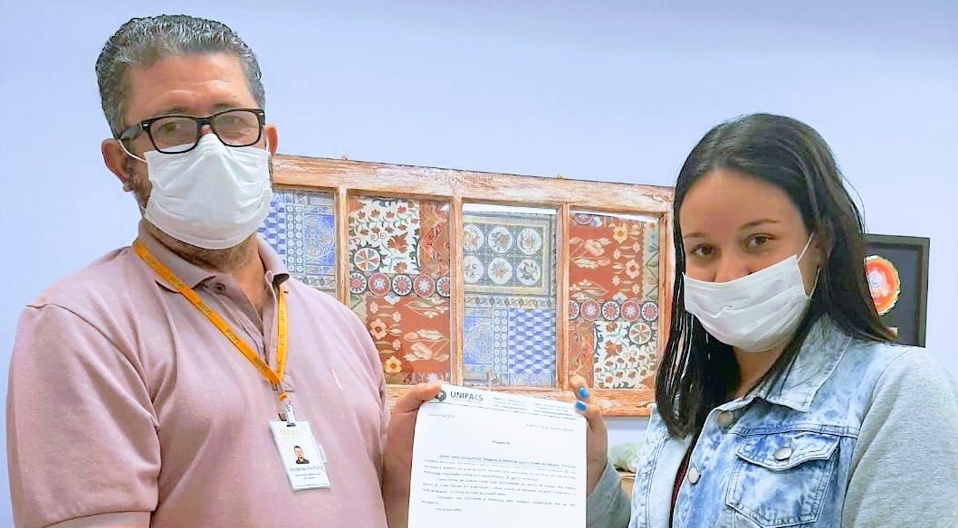Unipacs doa mil luvas de procedimento em agradecimento à Secretaria de Saúde de Taquara