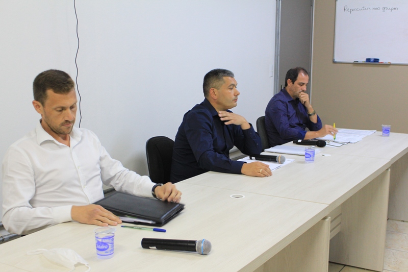 Três candidatos à prefeitura de Parobé participaram de debate na Rádio Taquara