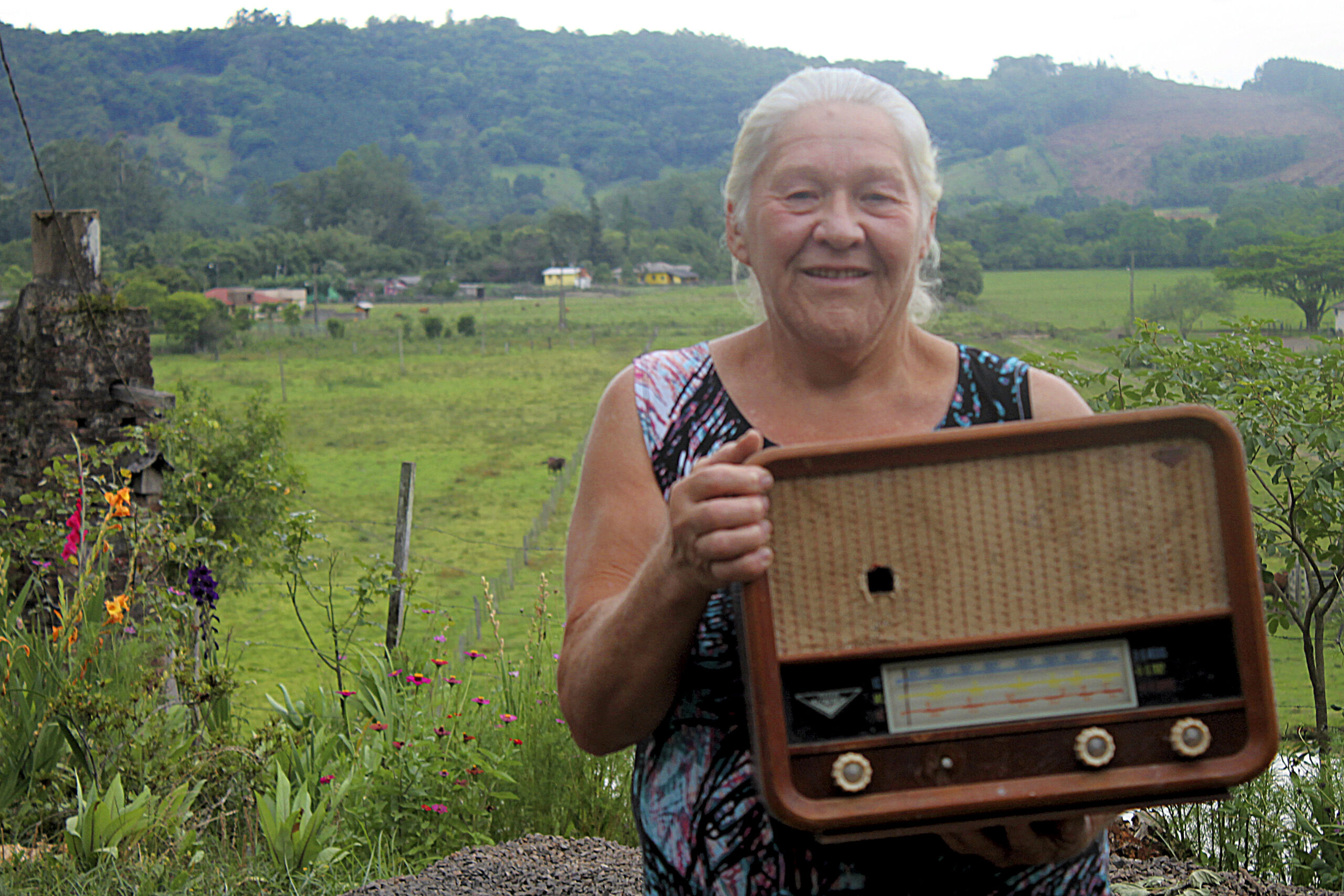 Dona Dorinha: a “irmã gêmea” da Rádio Taquara também completa seus 70 anos