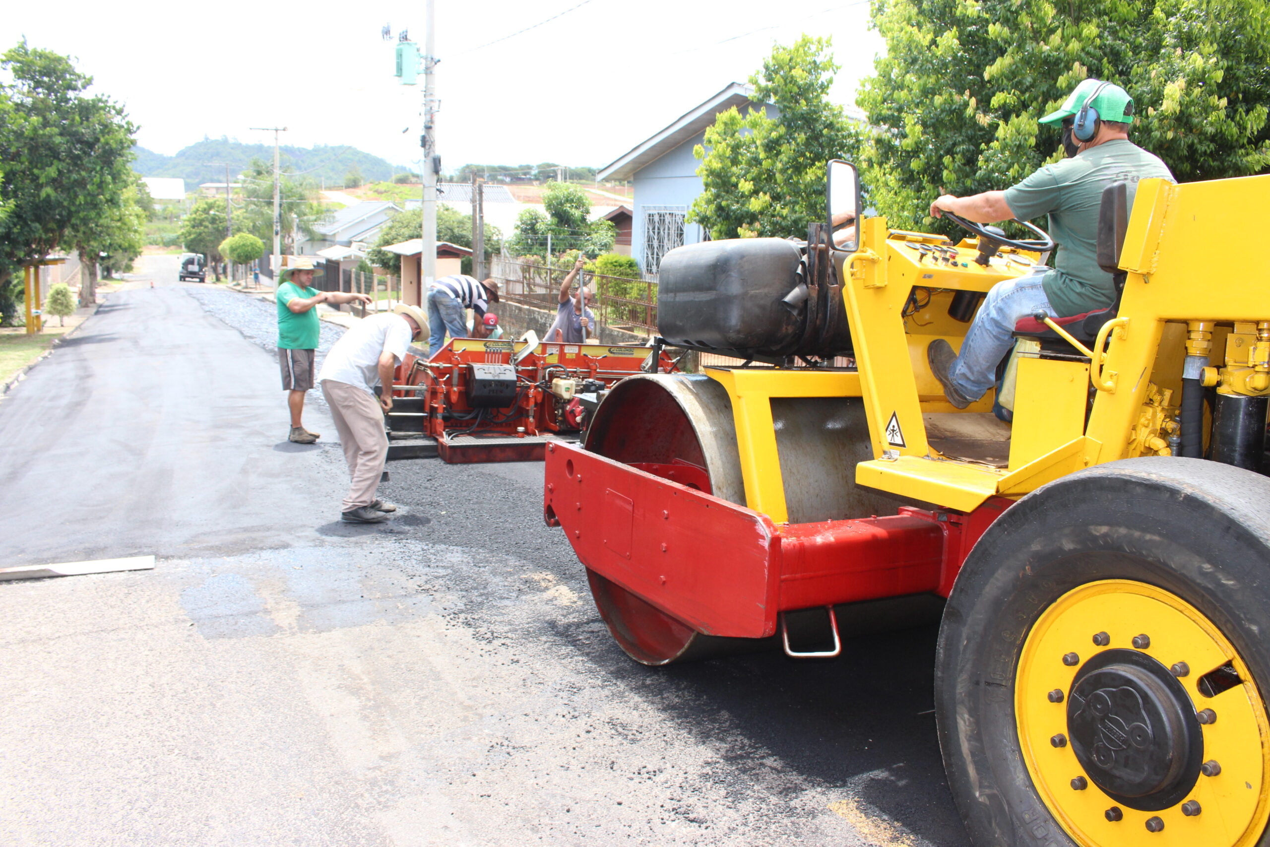Prefeitura de Parobé realiza pavimentação asfáltica de ruas do bairro Laranjeiras