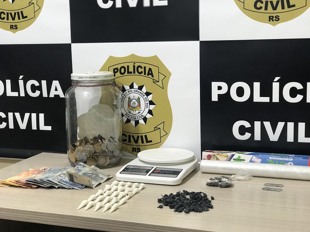 Polícia Civil de Parobé prende mulher em flagrante por tráfico de drogas
