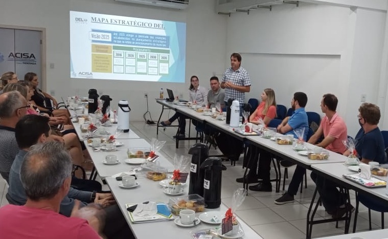Prefeito eleito de Rolante participa de café da manhã na Acisa