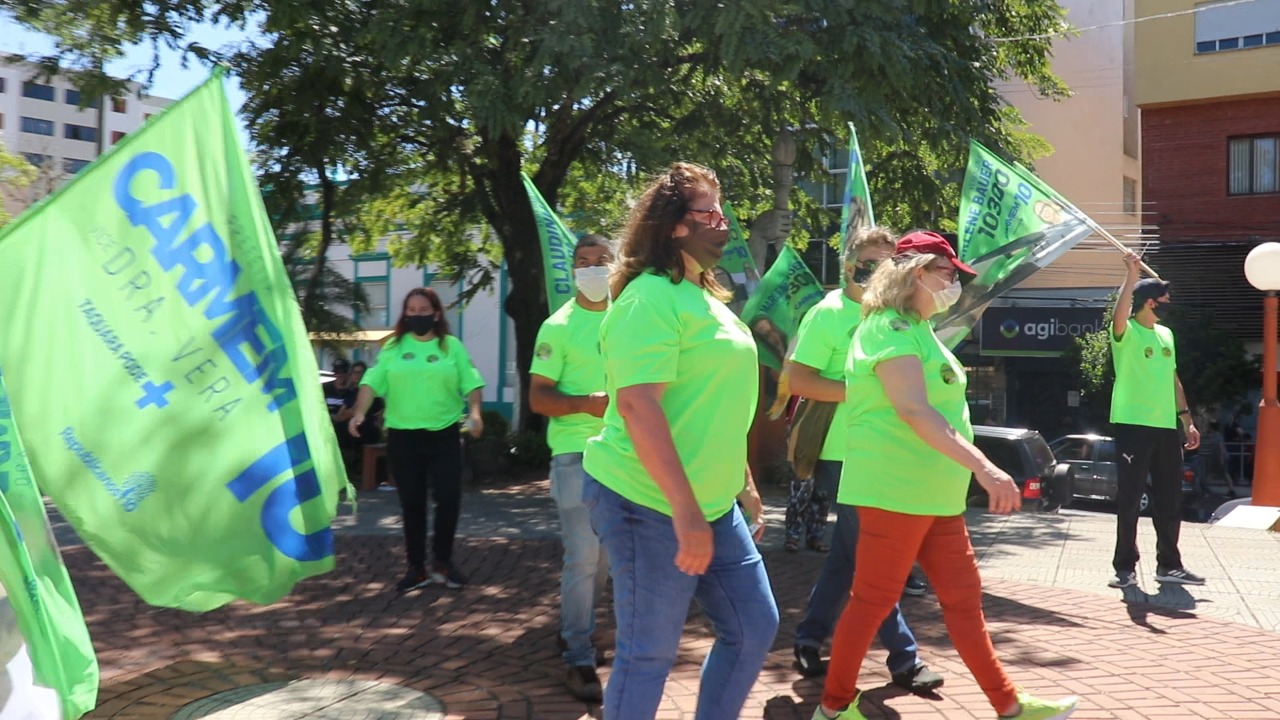 Carmem Kirsch realizou caminhada no Centro de Taquara