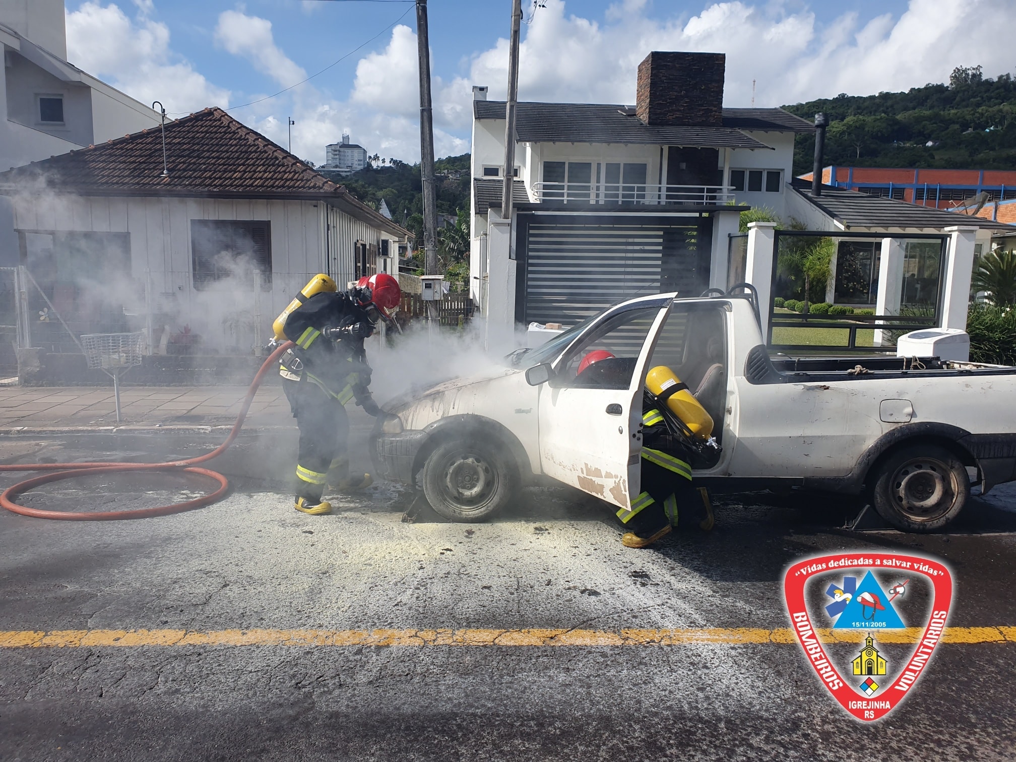 Veículo é atingido por princípio de incêndio em Igrejinha