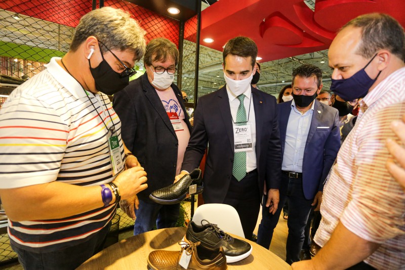 Em visita à Zero Grau, Leite diz que feiras são alavanca para retomada da economia