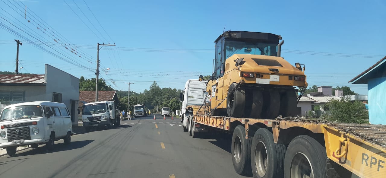 Prefeitura entrega mais vias asfaltadas e com blocos de concreto em Rolante