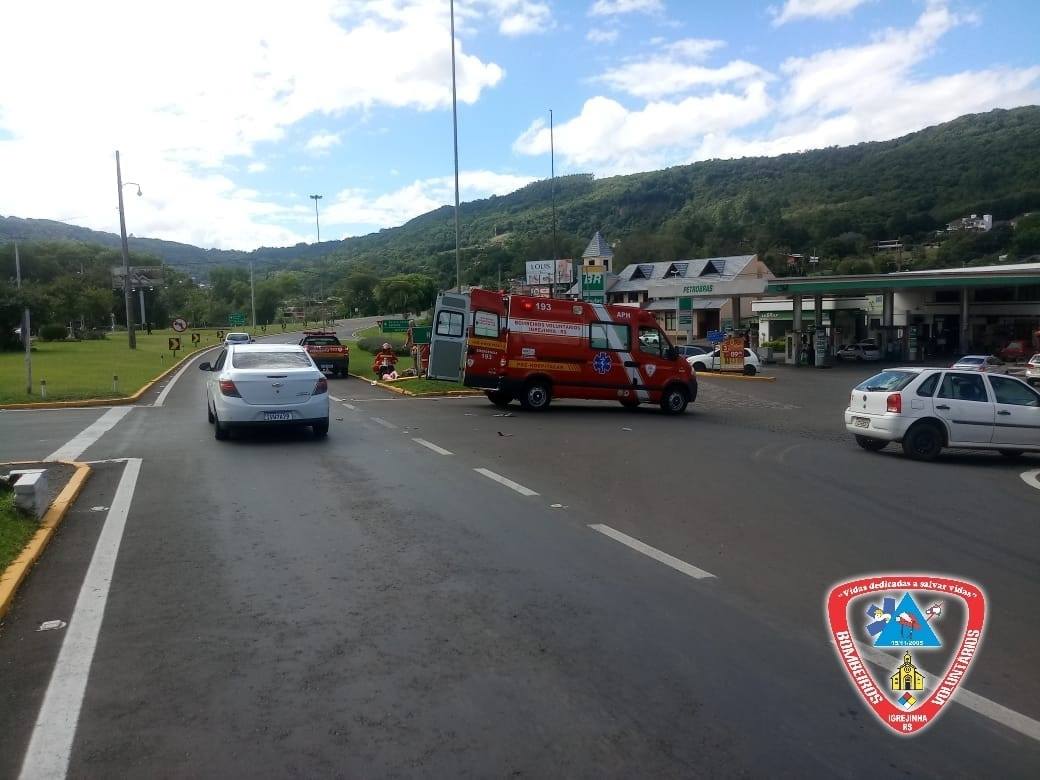 Motociclista fica ferida em acidente na ERS-115