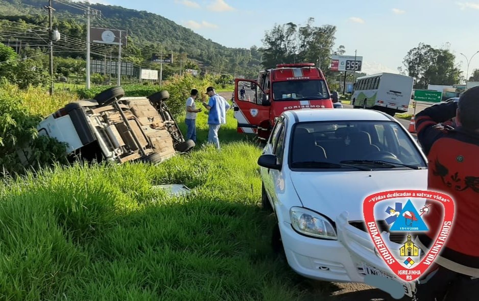 Colisão provoca capotamento na ERS-115 em Igrejinha