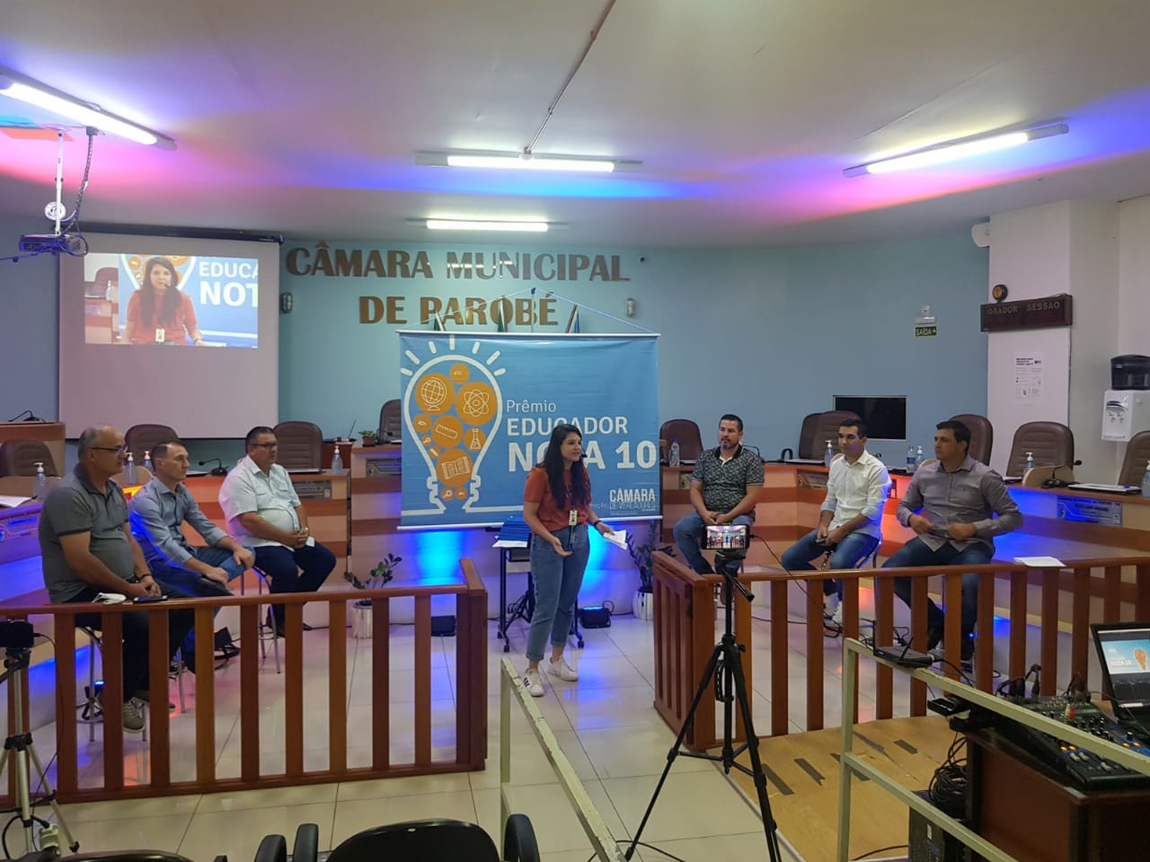 Online: professores são homenageados com prêmio "Educador Nota 10" em Parobé