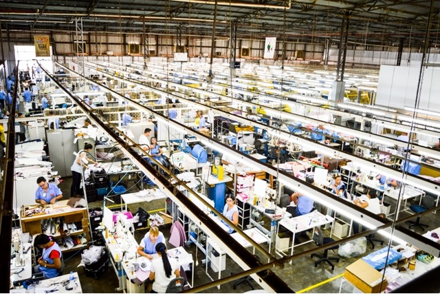 Sobretaxa dos EUA ameaça 8 mil empregos no setor calçadista brasileiro, diz Abicalçados