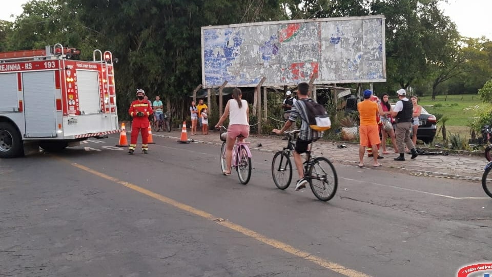 Colisão entre carro e moto deixa condutora ferida em Igrejinha