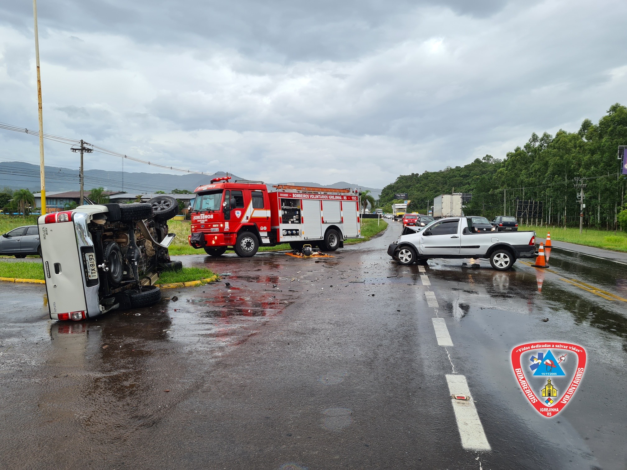 Bombeiros Voluntários de Igrejinha alertam motoristas sobre acidente na ERS-115