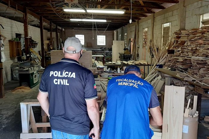 Quatro pessoas são indiciadas pela Polícia Civil de Igrejinha em caso de fábrica suspeita de receber e não entregar móveis