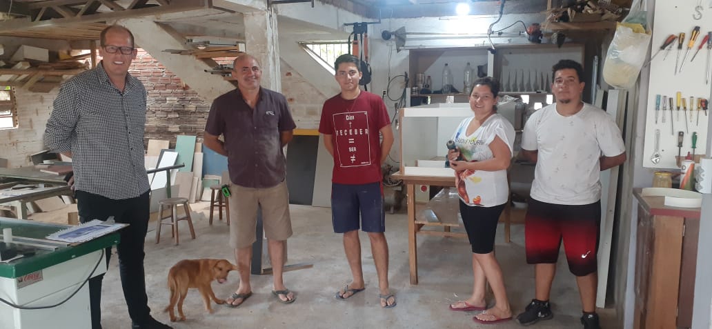 Ex-prefeito e agora secretário de Administração Joel Wilhelm visita empresas de Igrejinha